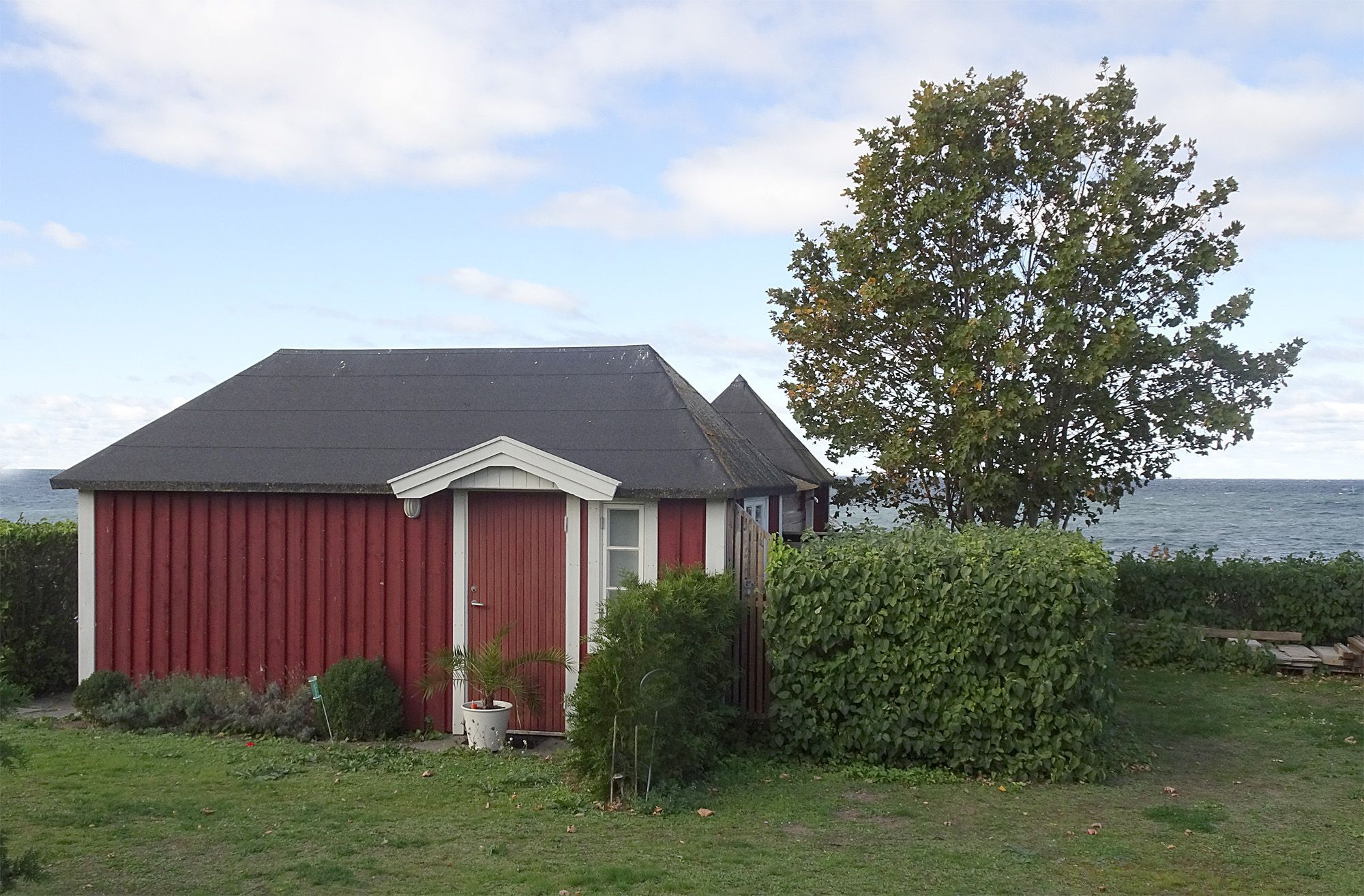 Första parkett; 50 m till badstrand – bild 5 av 24