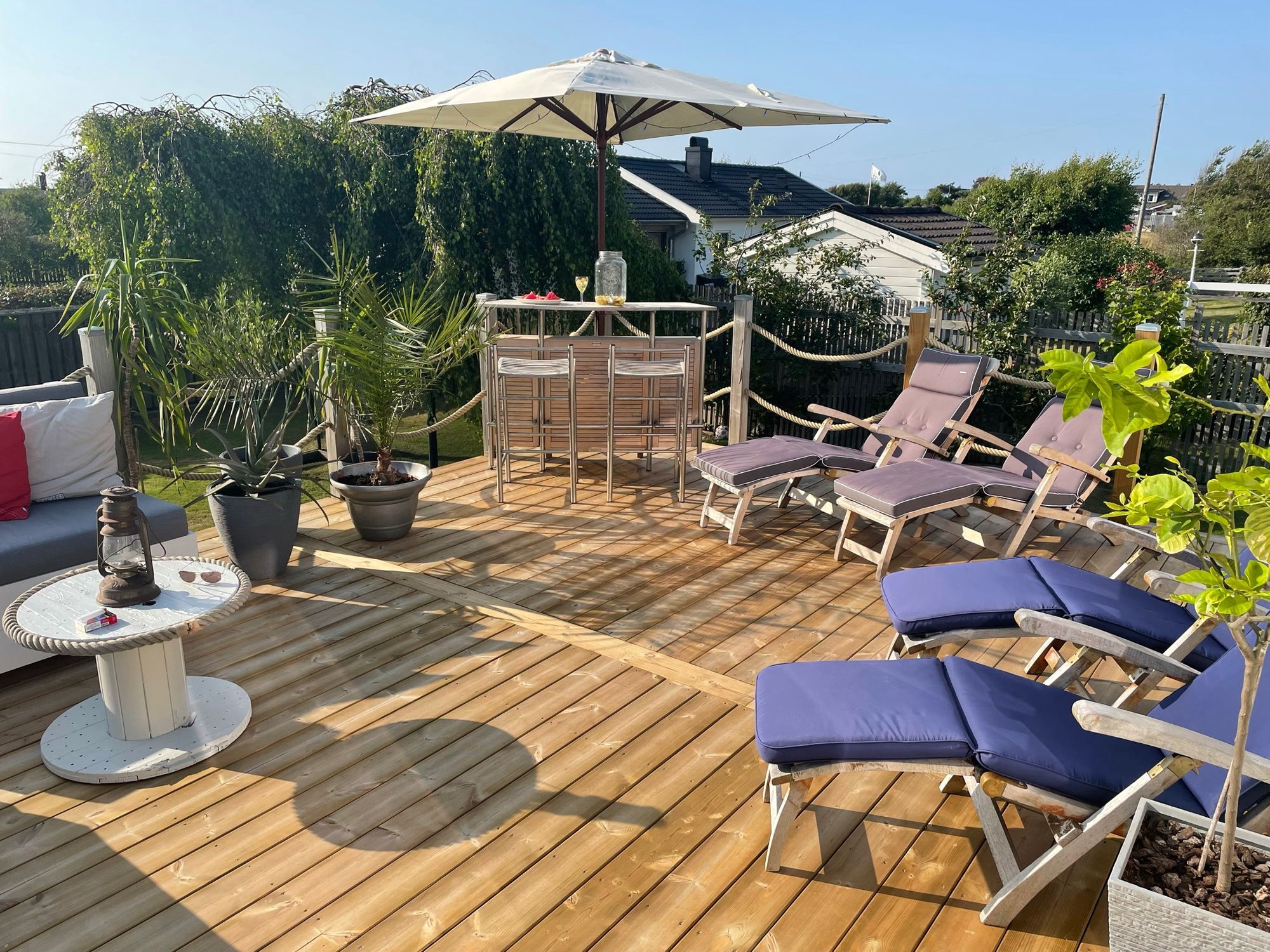 Stort strandnära sommarhus med härlig trädgård – bild 10 av 24