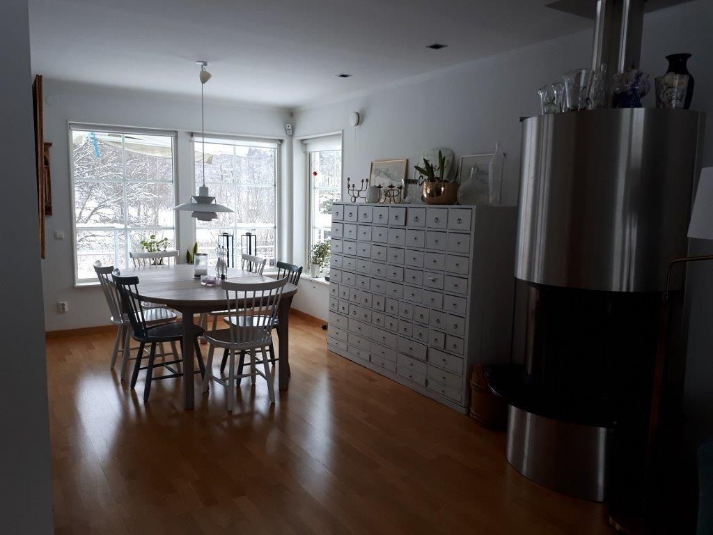 Modern villa med pool! – bild 6 av 11