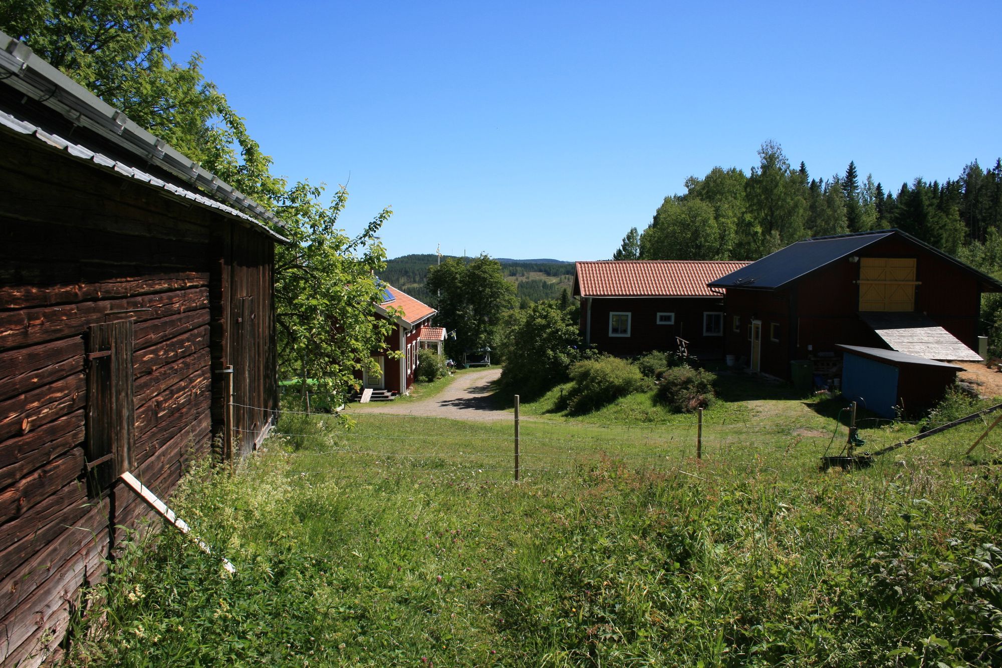 Bakgårdens stuga – bild 3 av 18