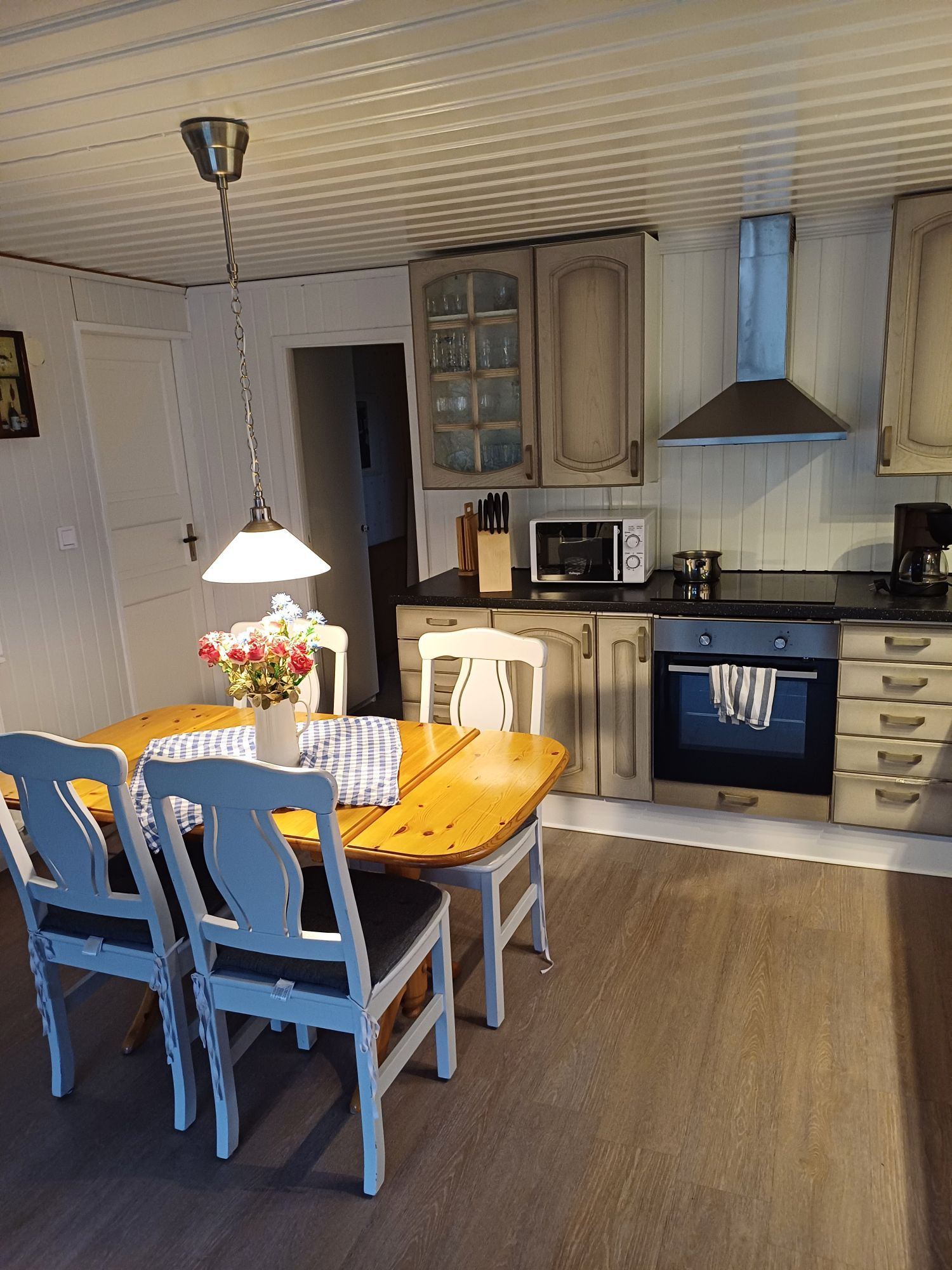 Stuga nära havet – bild 4 av 9