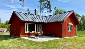 Nyrenoverad stuga, Naturskönt läge med fin utsikt