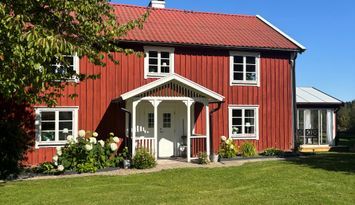 Charmigt hus i rofyllda Kalvsås