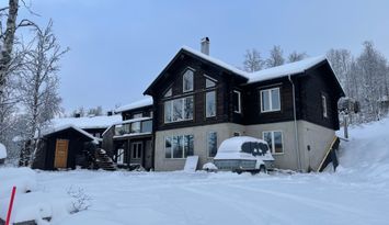 7-bädds timmerstuga i Bruksvallarna