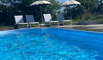 Gård 10 bäddar, med pool