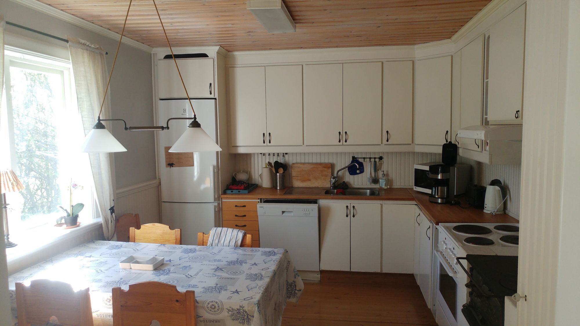 Hus vid Ångermanälvens strand – bild 6 av 14