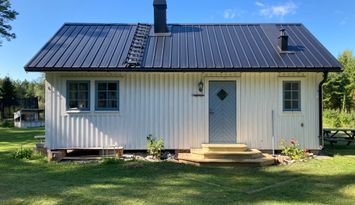 Charmig stuga med stor altan nära Tofta Strand