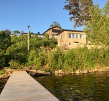 Hus med sjöutsikt och egen brygga!