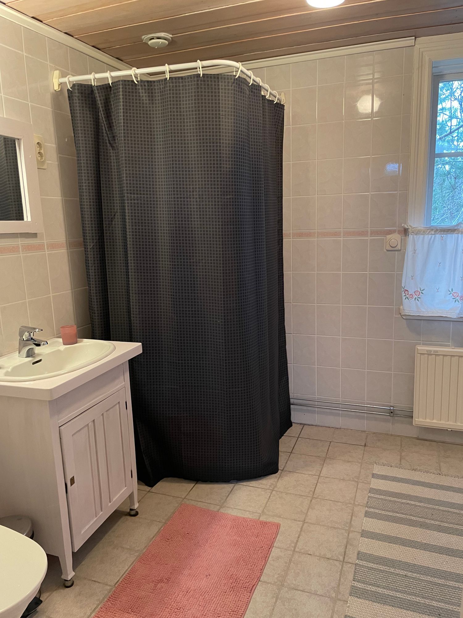 Mysig stuga i vackra omgivningar – bild 13 av 14