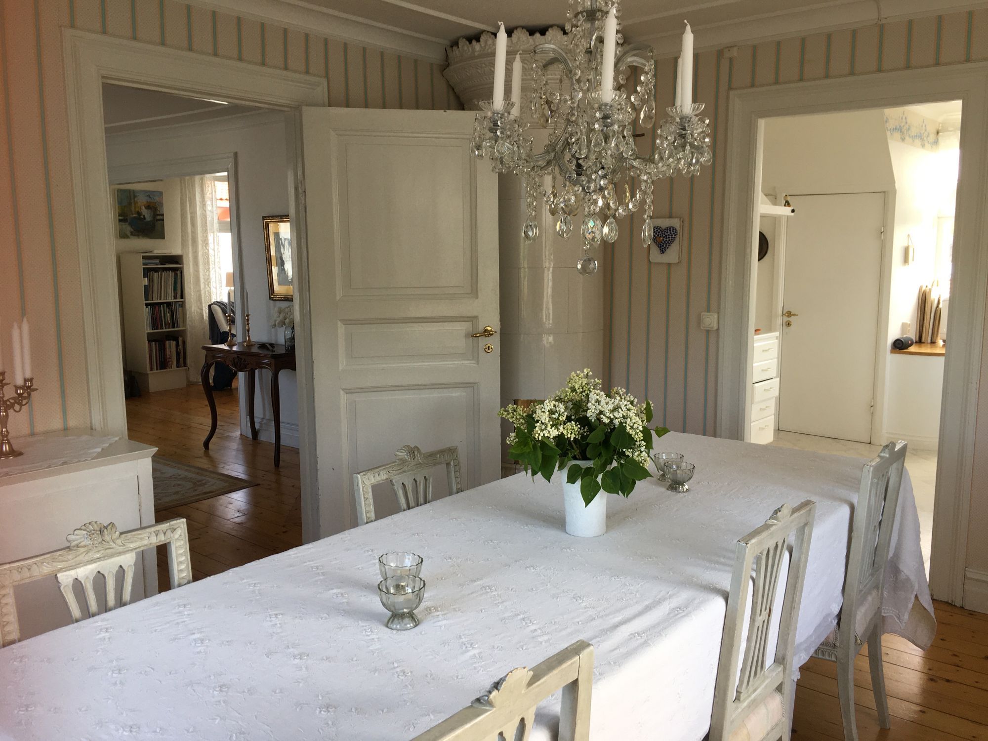 Underbart sommarhus för många mitt i Fiskebäckskil – bild 4 av 24
