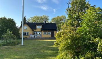 Stort hus vid havet på sydöstra Gotland