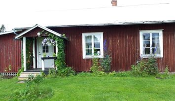 Mysig stuga i allmogestil, Sandnäset nära Luleälv.