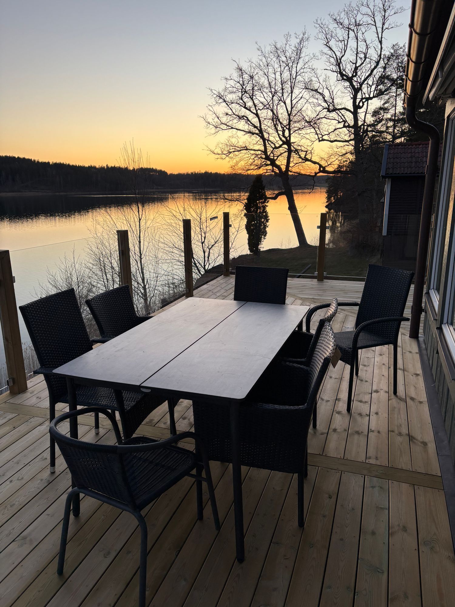 Två hus med egen brygga och havsutsikt i S:t Anna