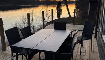 Två hus med egen brygga och havsutsikt i S:t Anna