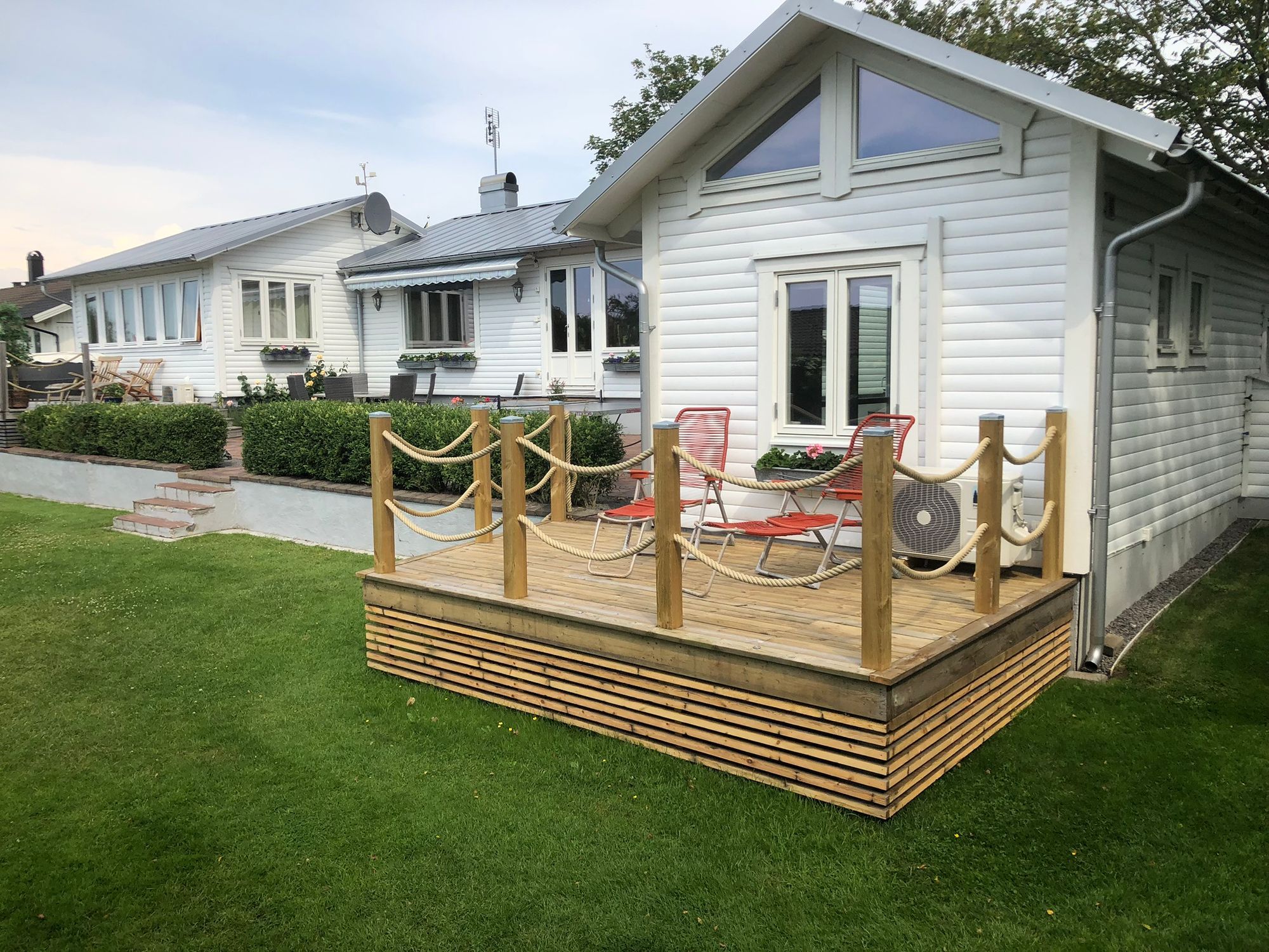 Stort strandnära sommarhus med härlig trädgård – bild 9 av 24