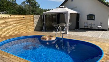 Toppenfint hus med pool nära Ljugarn