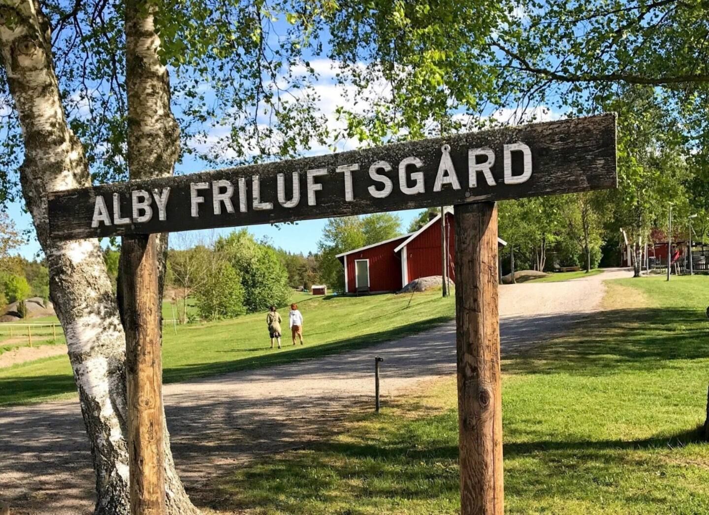 Mysigt skandinaviskt familjehem nära natur & stad – bild 17 av 21