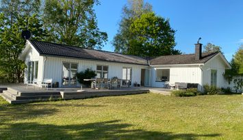 Modernt sommarhus nära havet - Bjäres bästa strand