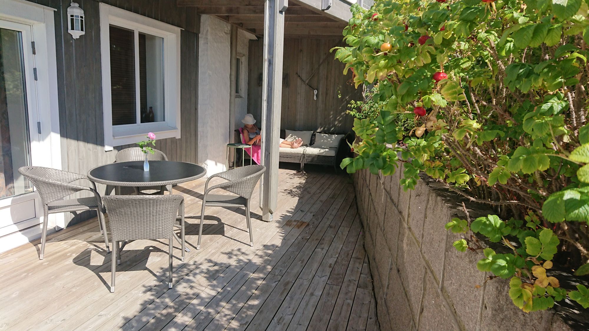 Havet, två meter från - med egen brygga. – bild 4 av 20