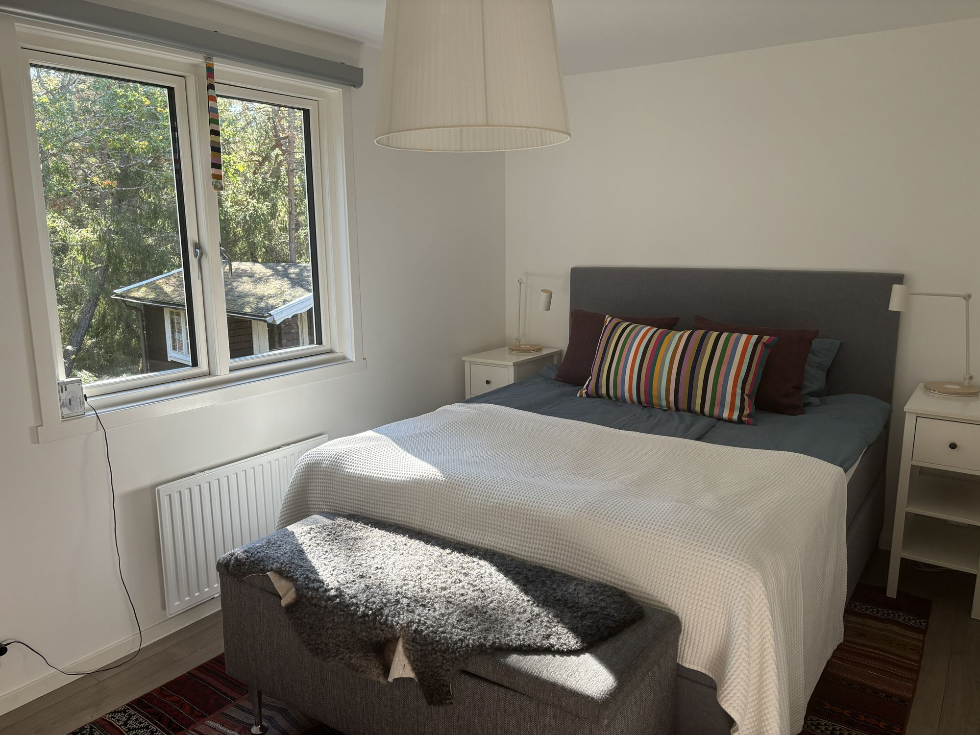 Modern och mysig stuga i skogen – bild 6 av 21