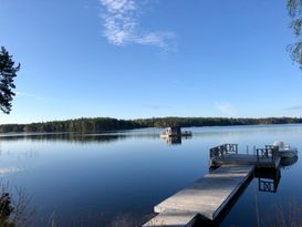 Lyxigt sjöställe med egen brygga och strand