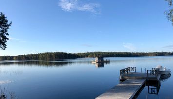 Lyxigt sjöställe med egen brygga och strand