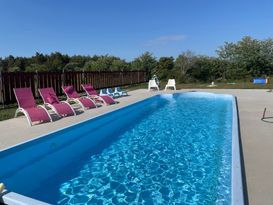 Gård 14 bäddar, nära bad med pool södra Ön ledigt