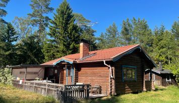 Charmigt timmerhus nära havet, Väddö/Grisslehamn