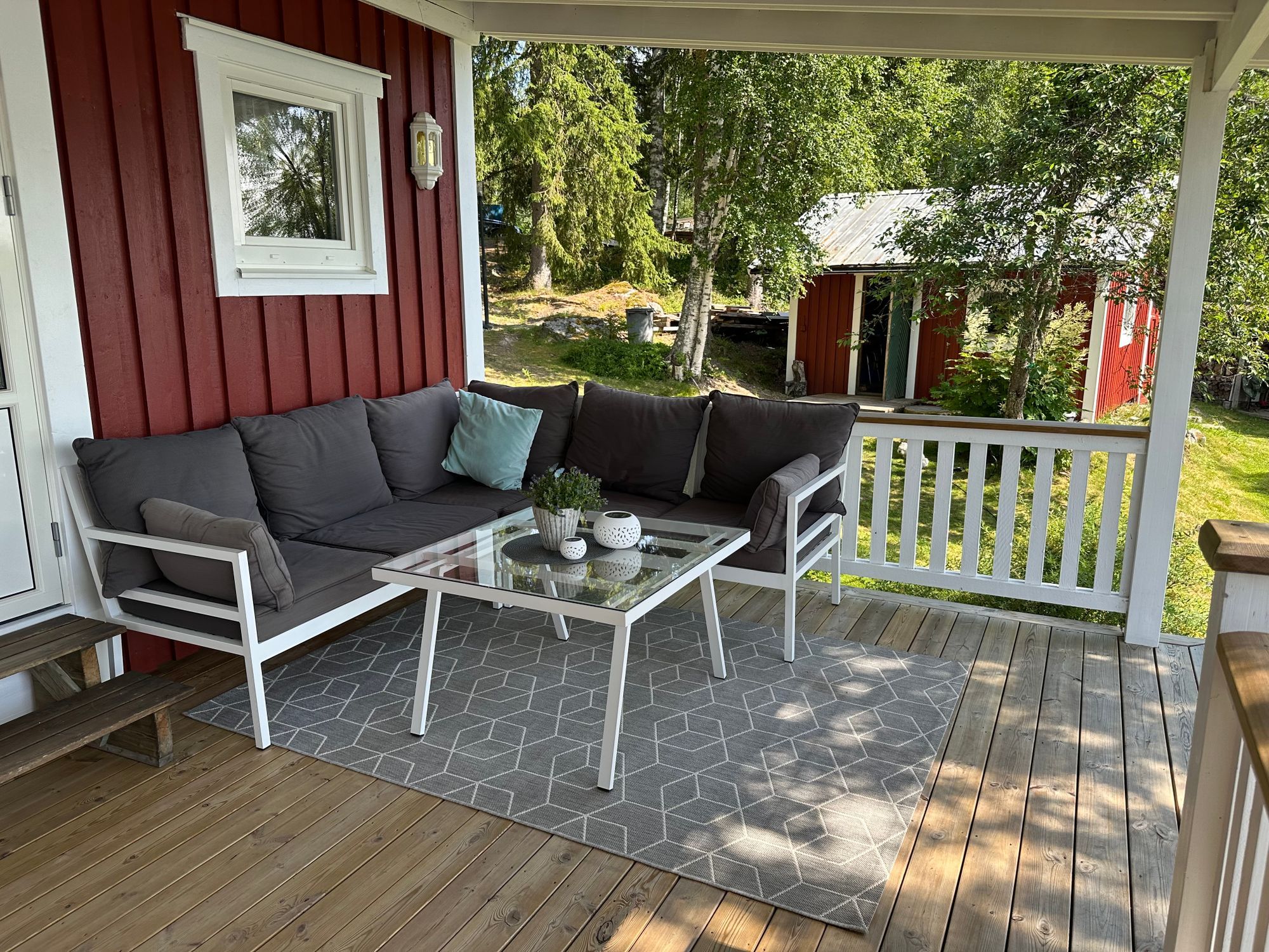 Stuga med sjötomt – bild 16 av 24