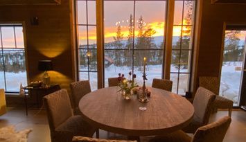 Lyxig fällstuga i Storhogna med ski-in & ski-out