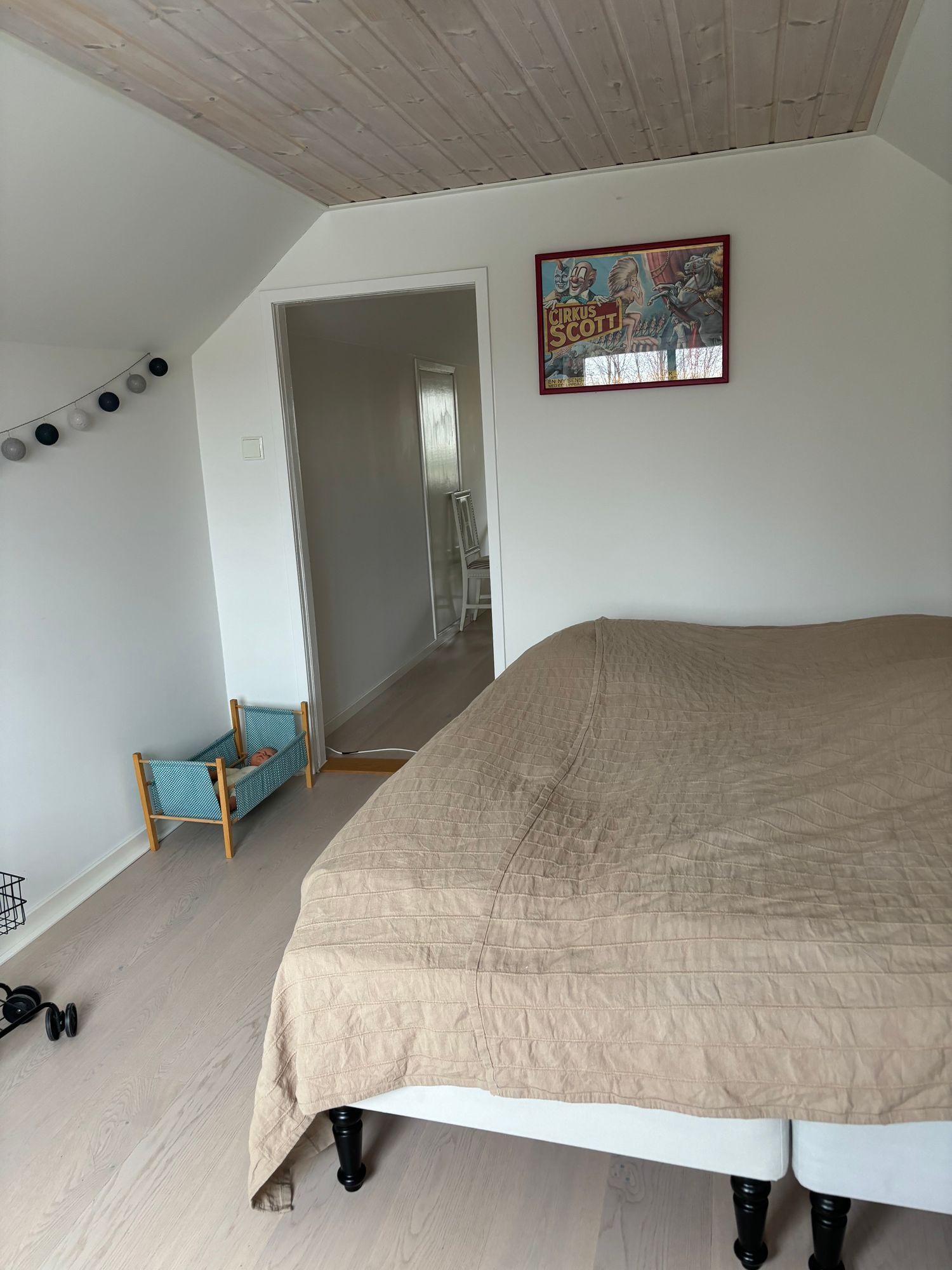 Mysigt sommarhus längs skånska kusten i Smygehamn – bild 10 av 24