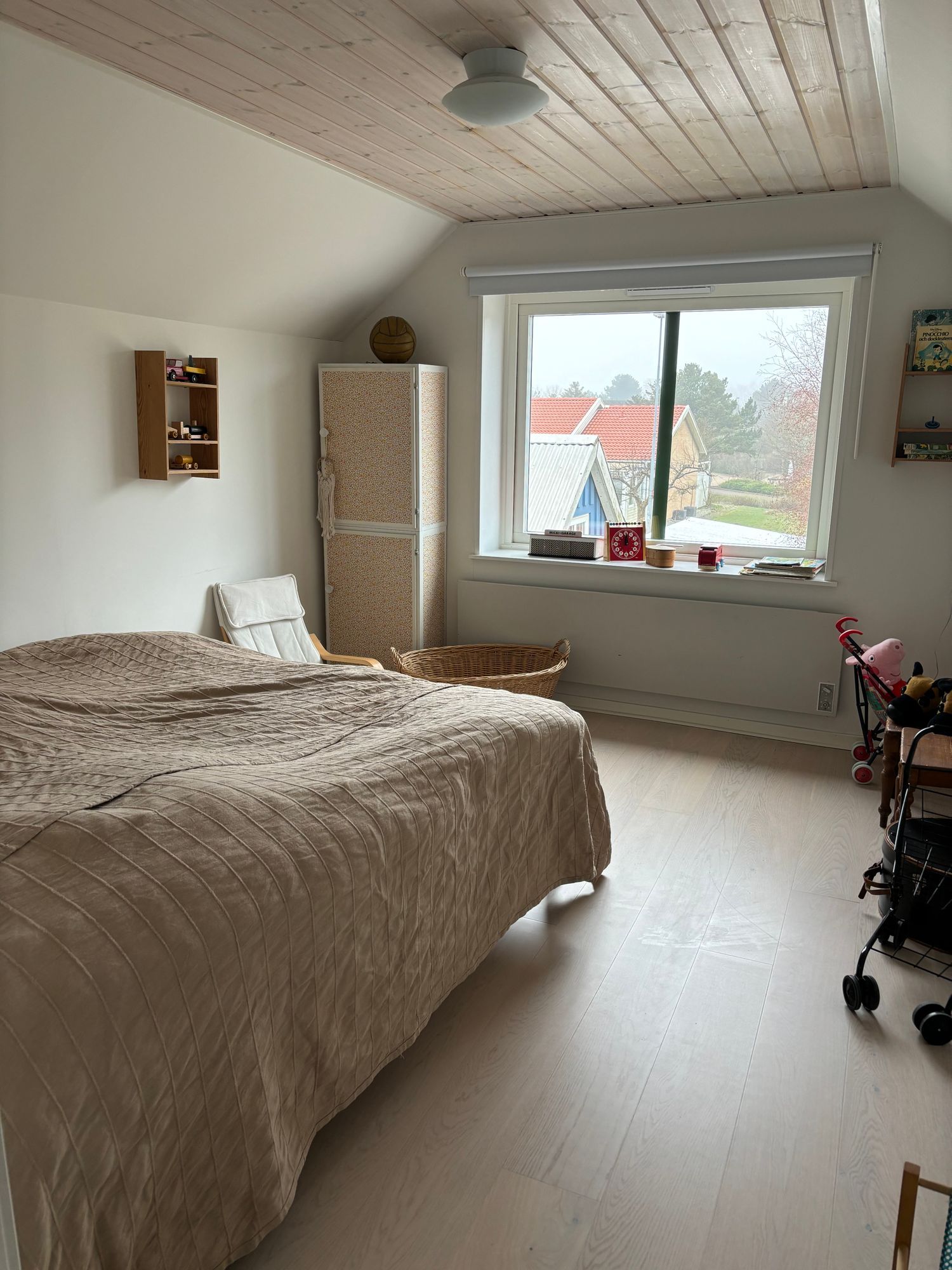 Mysigt sommarhus längs skånska kusten i Smygehamn – bild 21 av 24