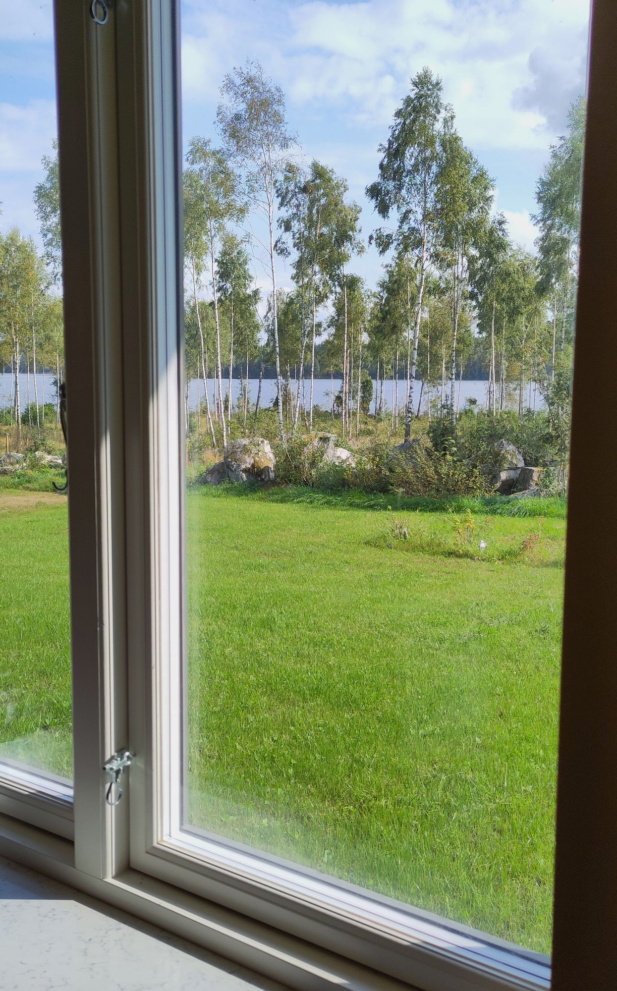 Nybyggt sjönära hus i Småland med bastu – bild 14 av 24