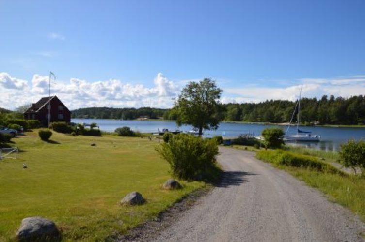 Lagnöström Ingarö. Havsutsikt, lantlig miljö – bild 7 av 24