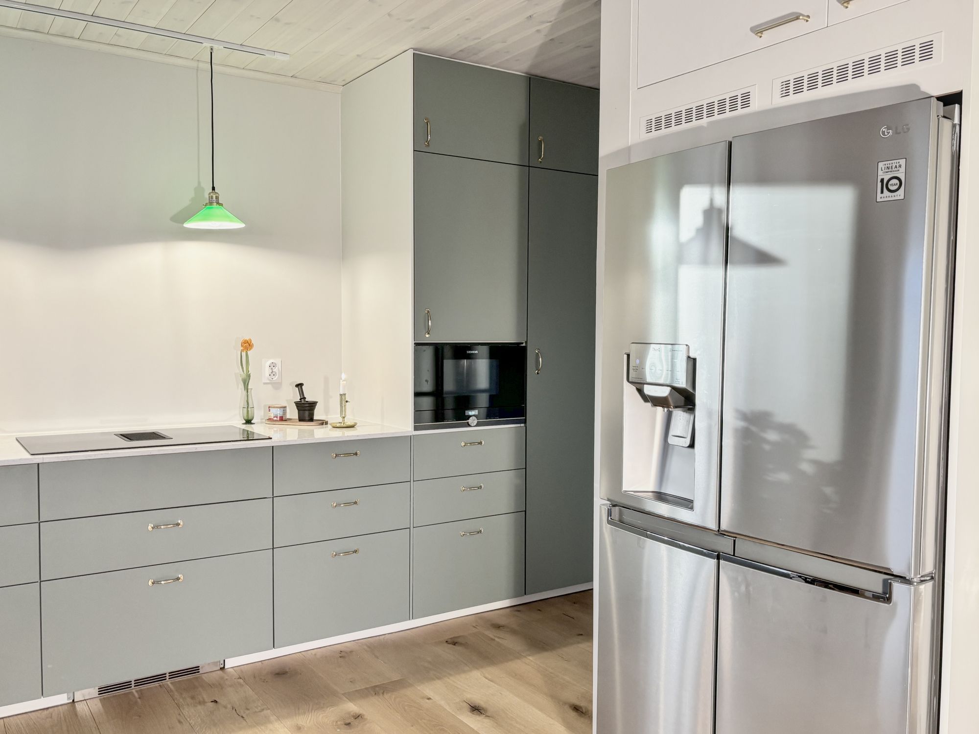 Nybyggt sjönära hus i Småland med bastu – bild 8 av 24