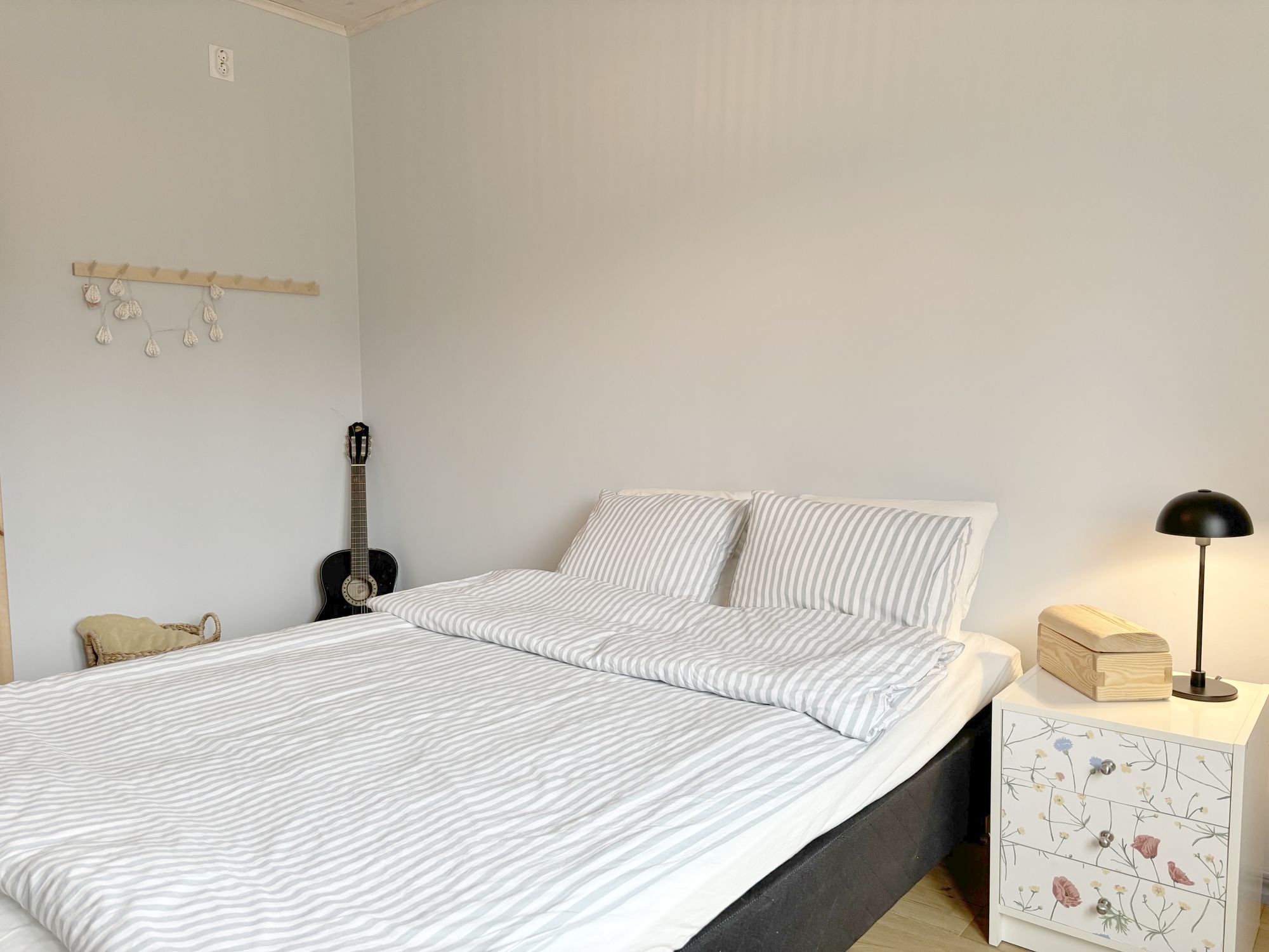 Nybyggt sjönära hus i Småland med bastu – bild 16 av 24