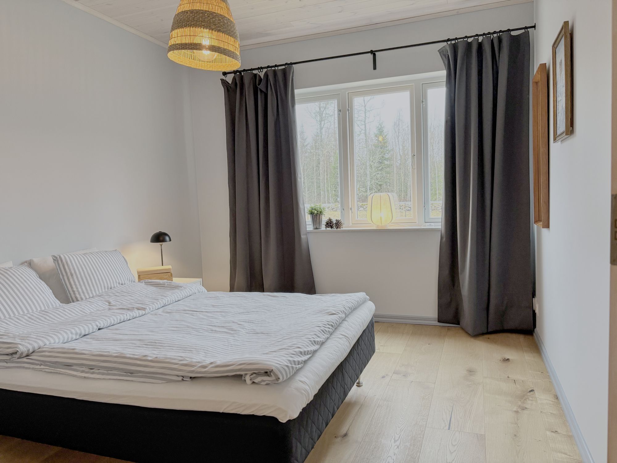 Nybyggt sjönära hus i Småland med bastu – bild 15 av 24