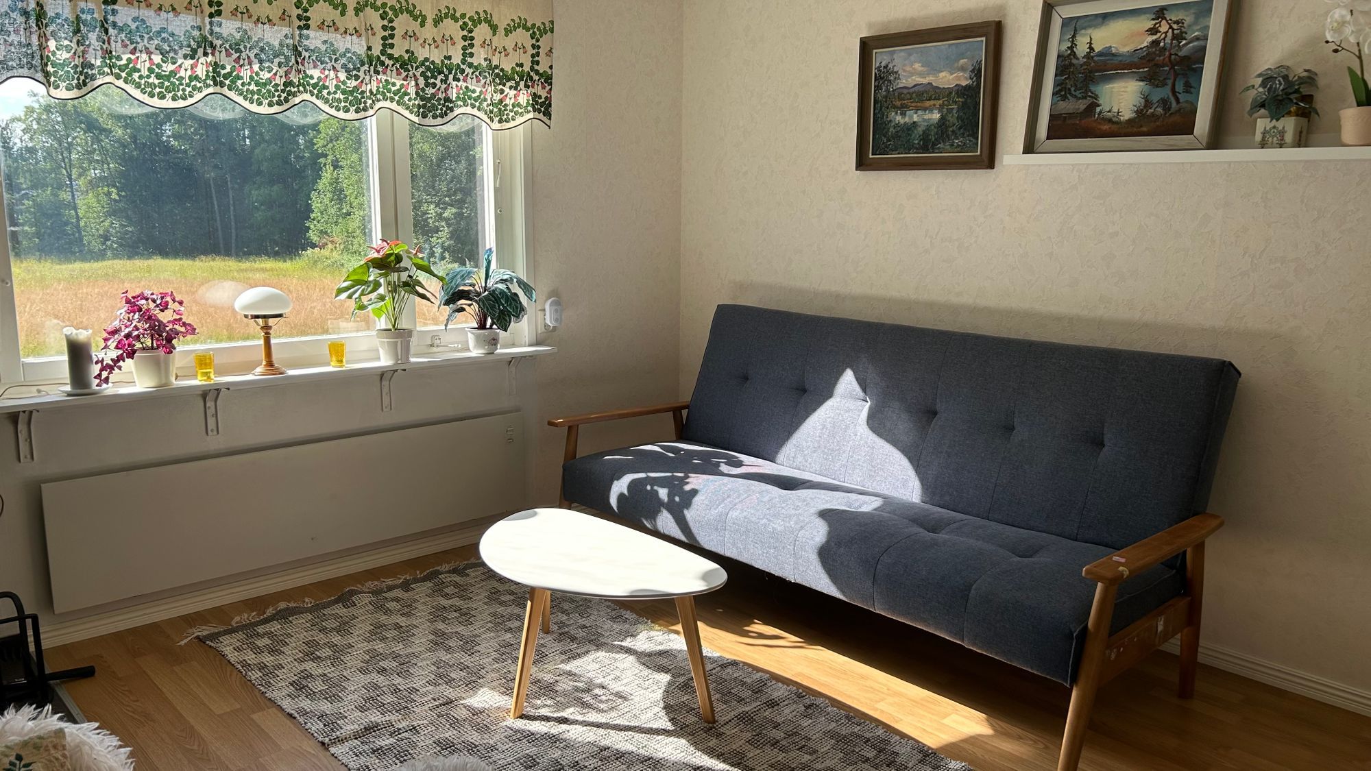 Mysig stuga nära skog och hav – bild 4 av 12