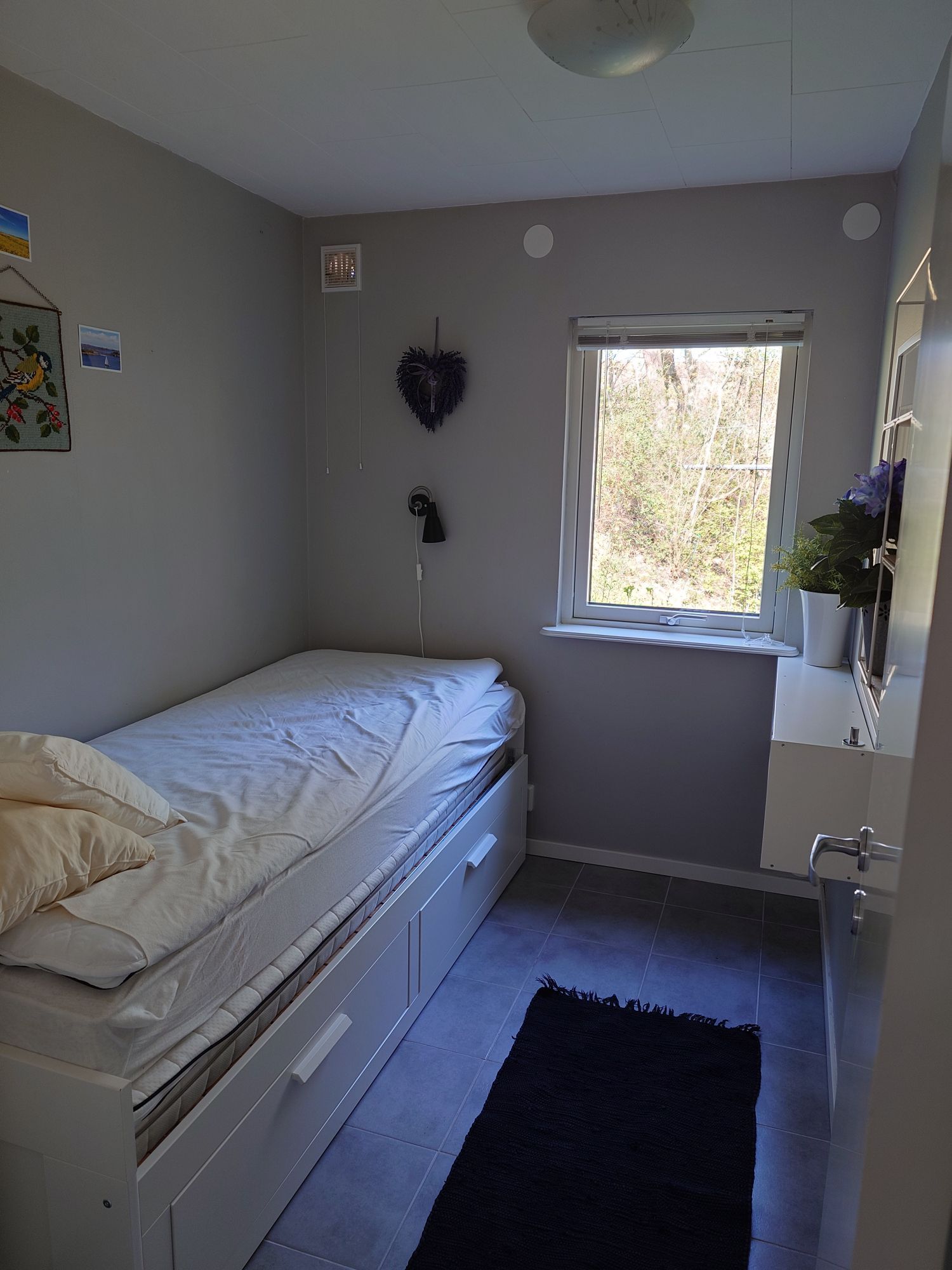 Stuga i Furuboda nära havet – bild 7 av 16