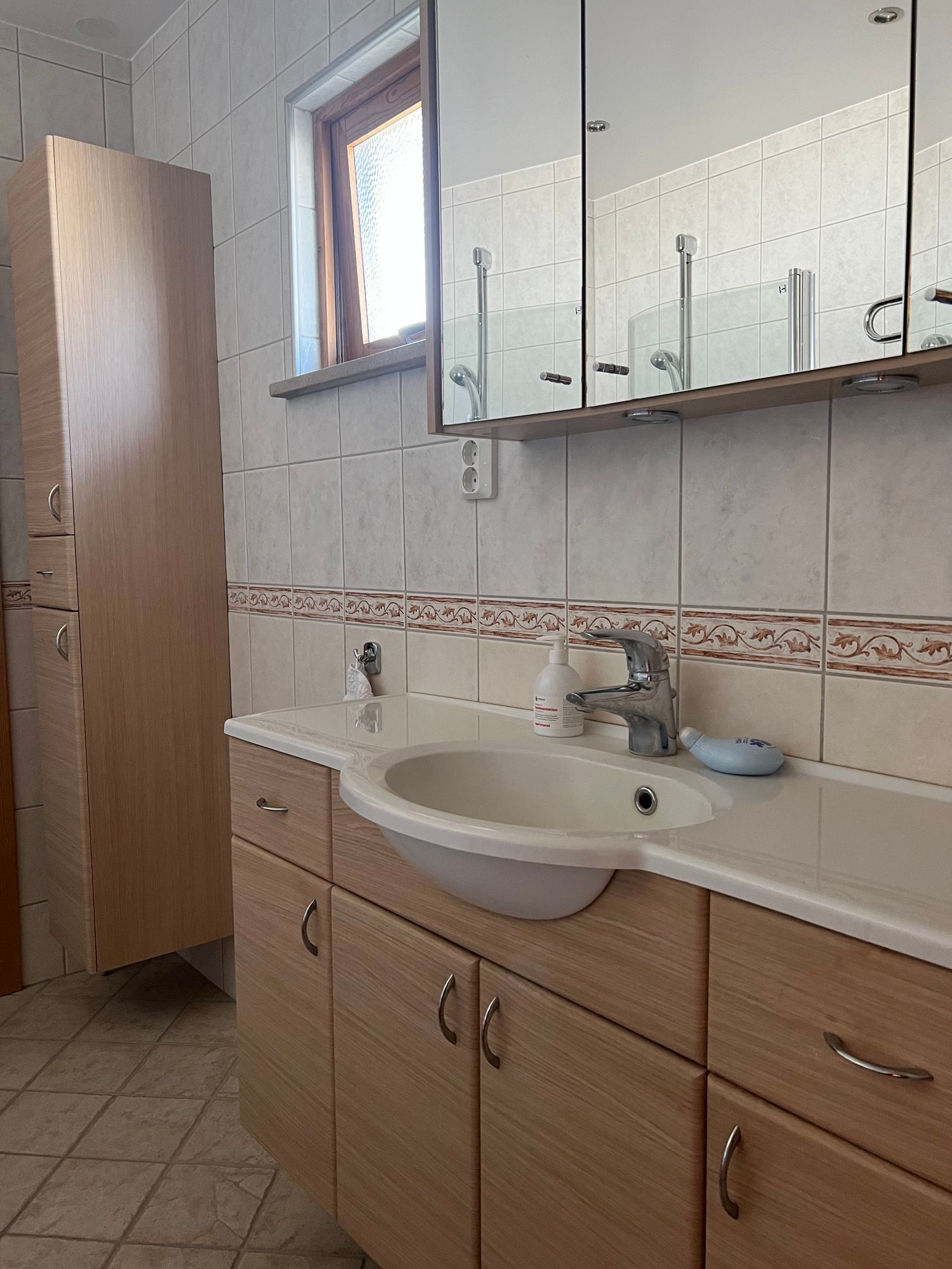 Soldränkt sommarhus i Beddingestrand – bild 17 av 19