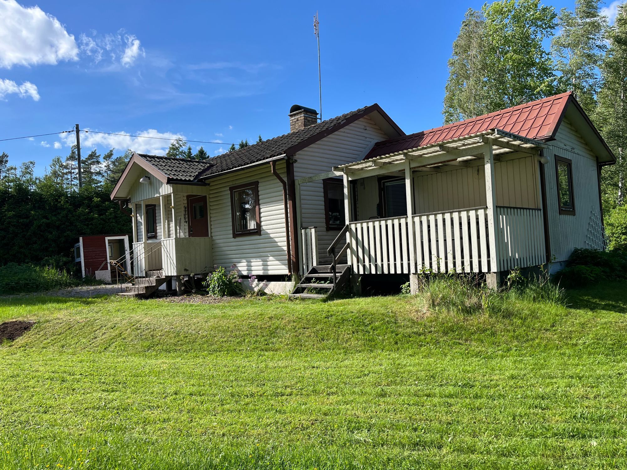 Sjönära fritidshus i lugna omgivningar