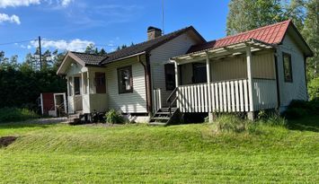 Sjönära fritidshus i lugna omgivningar