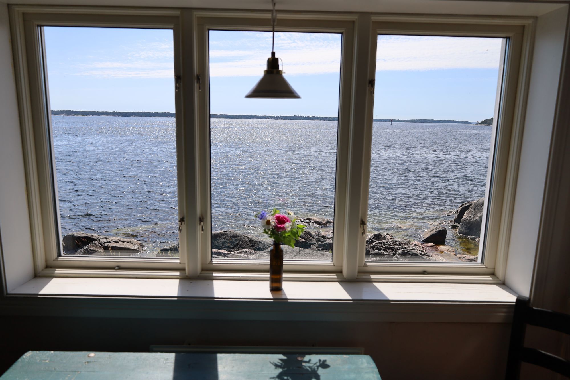Mysig stuga med skärgårdens bästa utsikt – bild 5 av 17
