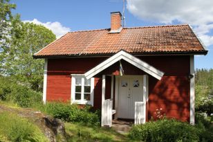 Idylliskt torp 50 min från Stockholm med sjöutsikt