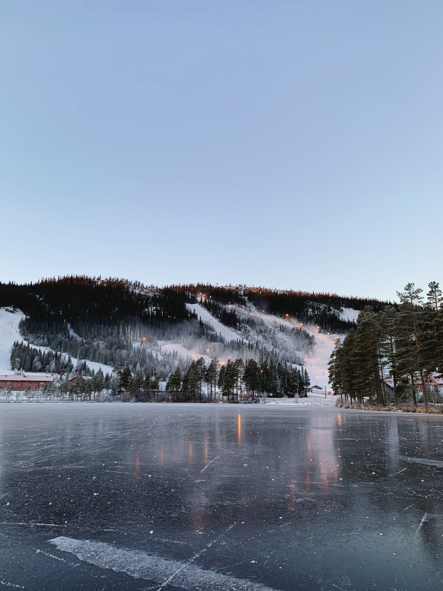 Bo i backen – stor fjällstuga i Klövsjö m. bastu – bild 4 av 24