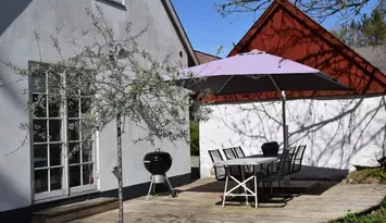 Mysigt gästhus på gård i rogivande natur