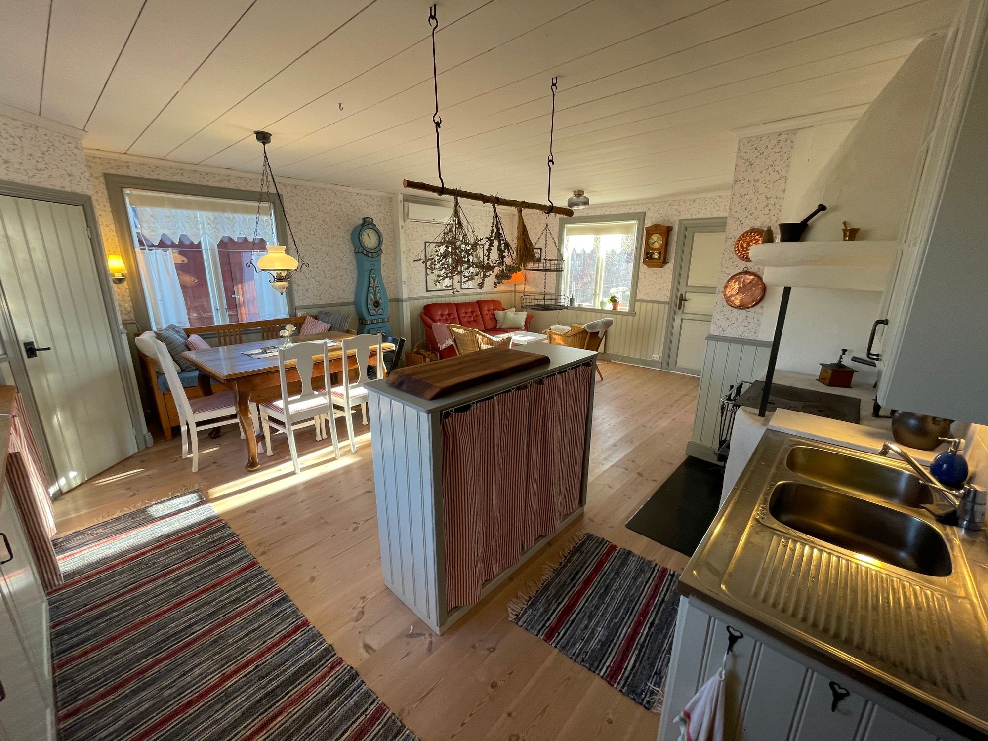 Stort vackert lantligt hus + bastu – bild 8 av 19