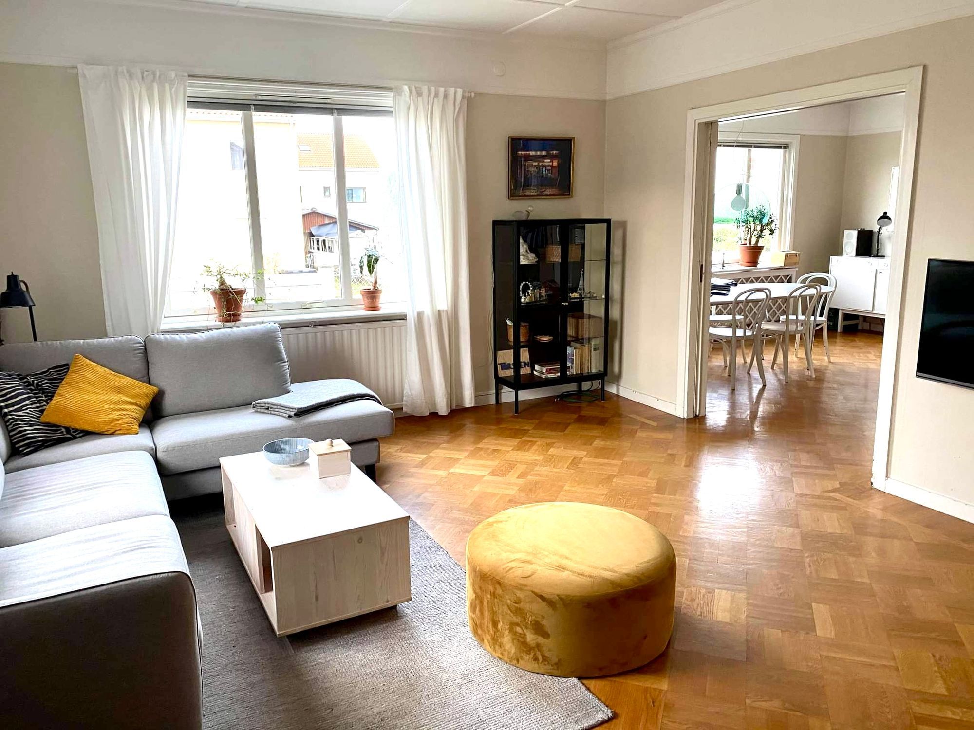 Hus med härlig trädgård mitt i Visby – bild 4 av 12