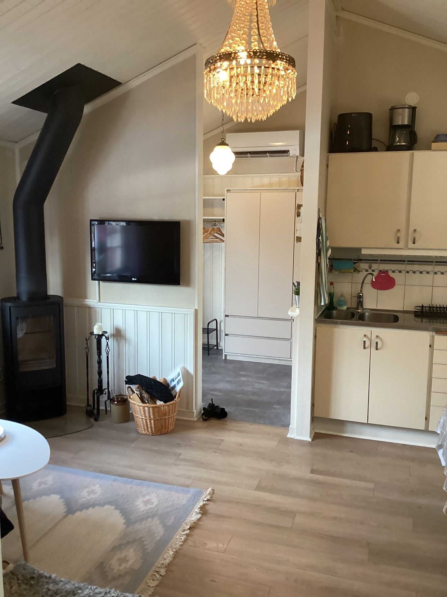 Stuga på Sollerön med nära till Gesundaberget – bild 7 av 24