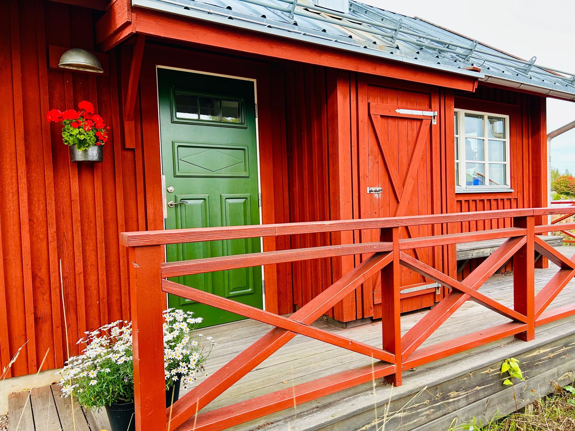 Ett stenkast från vattnet i sommaridyllen Skatan – bild 11 av 24